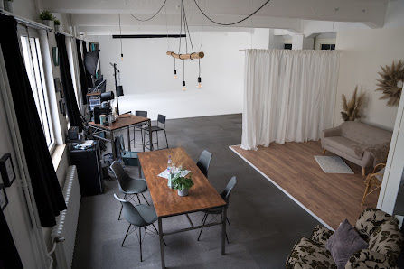Mietstudio IdeenReich - mit Eckhohlkehle - für Video & Foto – Bild 2