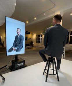 yustu - Selbstportrait Fotostudio – Bild 2