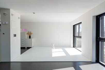 RENT HR STUDIOS